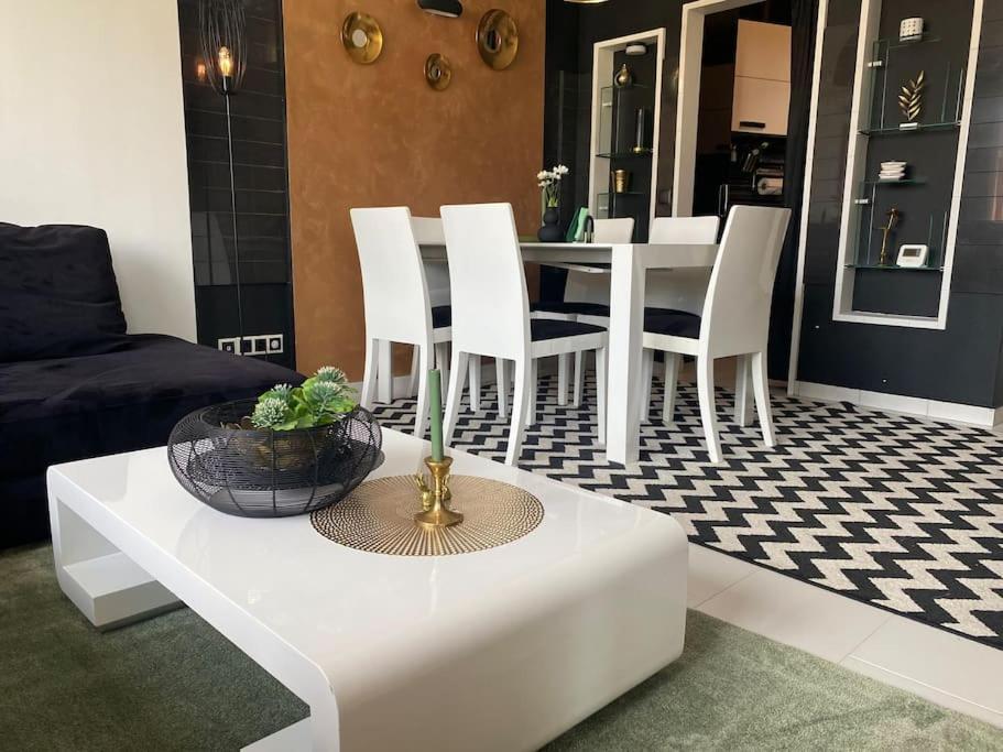 Lovely 1-Bedroom Apartament With Free Parking София Екстериор снимка