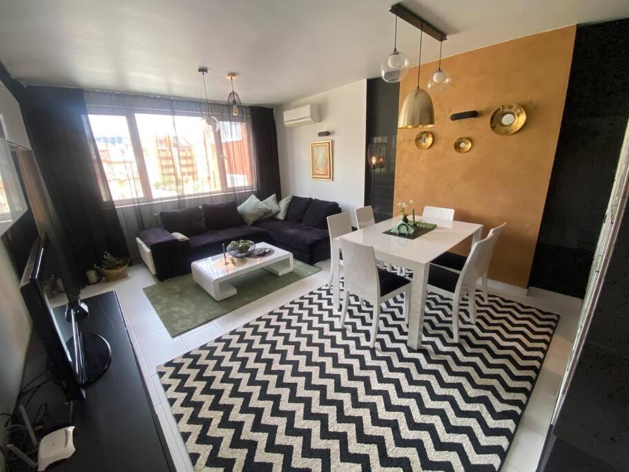 Lovely 1-Bedroom Apartament With Free Parking София Екстериор снимка