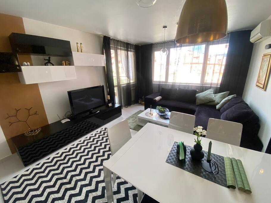 Lovely 1-Bedroom Apartament With Free Parking София Екстериор снимка