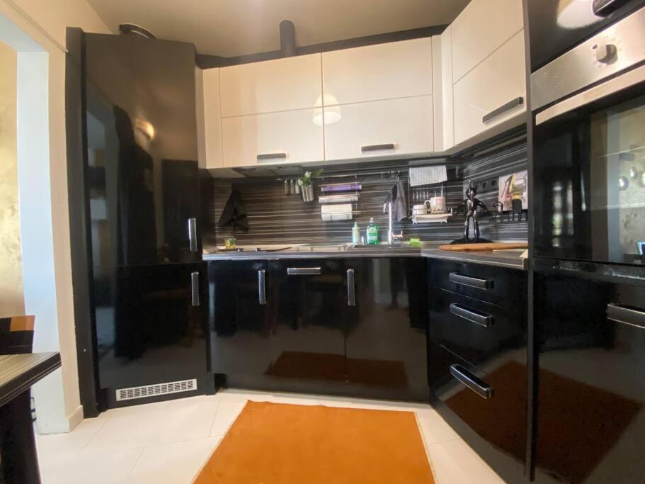 Lovely 1-Bedroom Apartament With Free Parking София Екстериор снимка